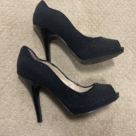 Black Pumps - Picture 2 of 3